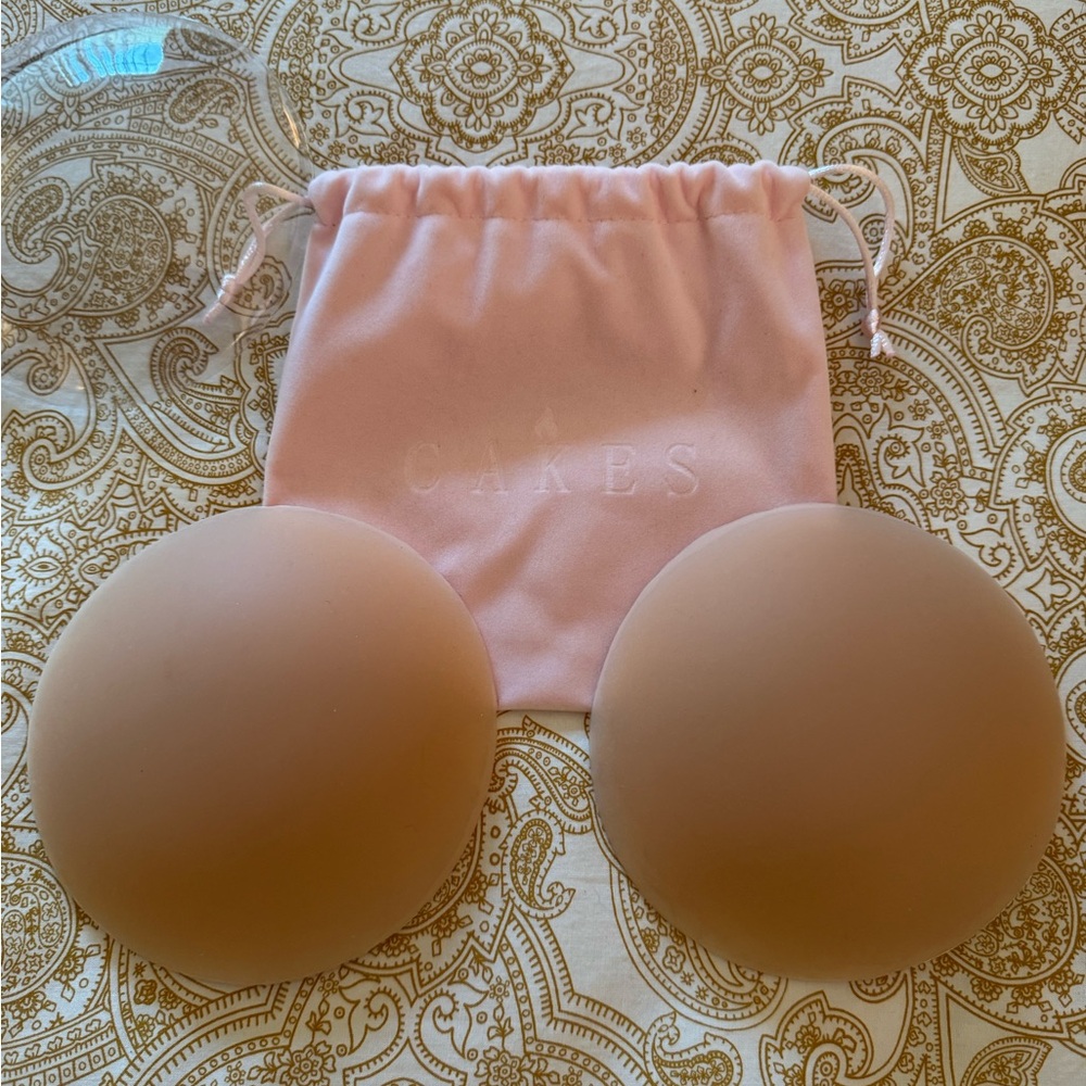 Caked body grippy silicone nipple covers